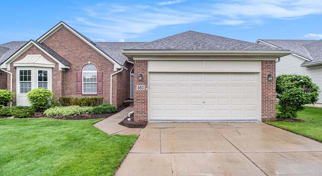 Photo of 860 Woodhaven Dr, Commerce Twp, MI 48390