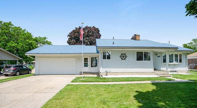Photo of 13370 Gerald St, Gibraltar, MI 48173