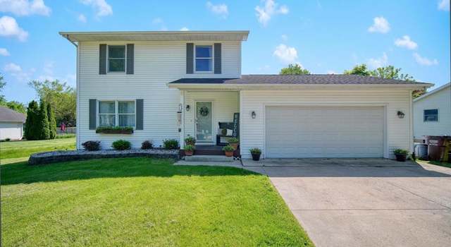Photo of 2421 Woodlawn Ln, Adrian, MI 49221