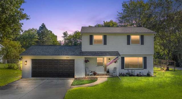 Photo of 4210 England Beach Rd, White Lake, MI 48383