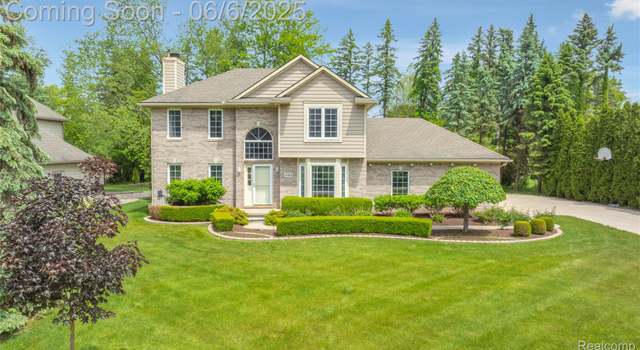 Photo of 2105 Rob Rdg, Commerce Twp, MI 48390