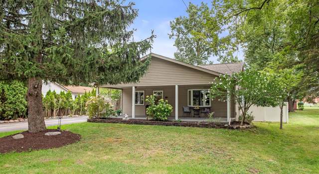 Photo of 34794 Rhonswood St, Farmington Hills, MI 48335