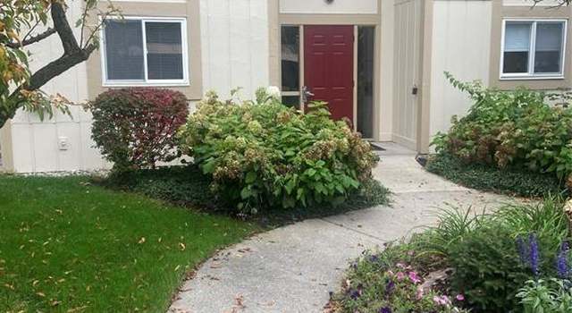 Photo of 27915 Berrywood Ln #72, Farmington Hills, MI 48334