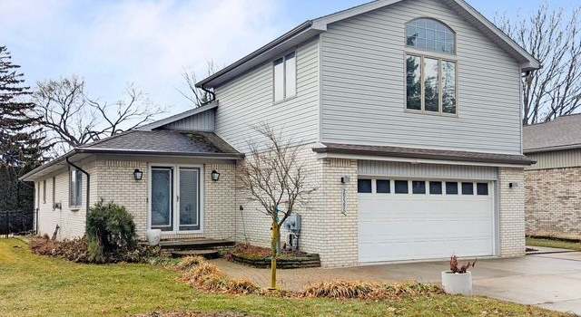 Photo of 29596 Riverside Bay Ct, Harrison Township, MI 48045
