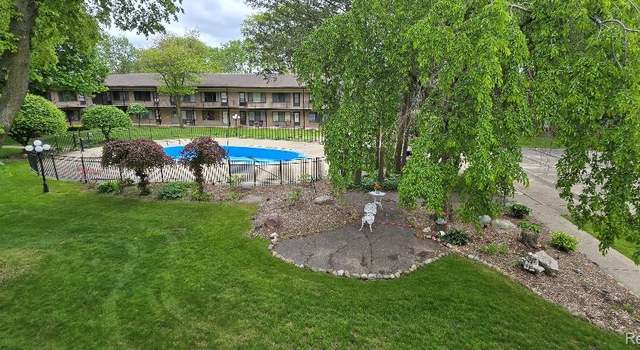 Photo of 995 N Cass Lake Rd #233, Waterford, MI 48328