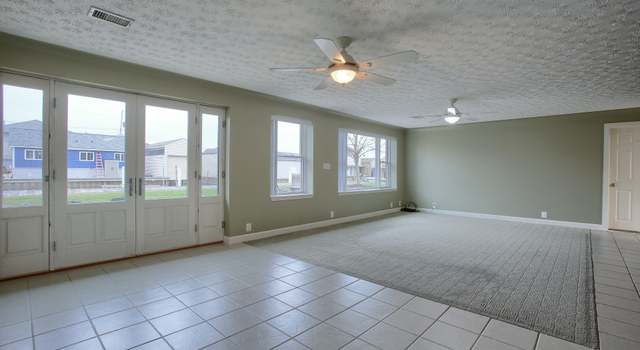 Photo of 46070 Edgewater Dr, Chesterfield, MI 48047