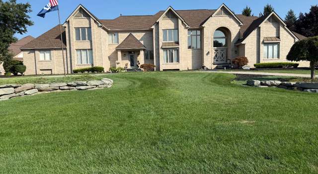 Photo of 49401 Pine Ridge Dr, Plymouth, MI 48170