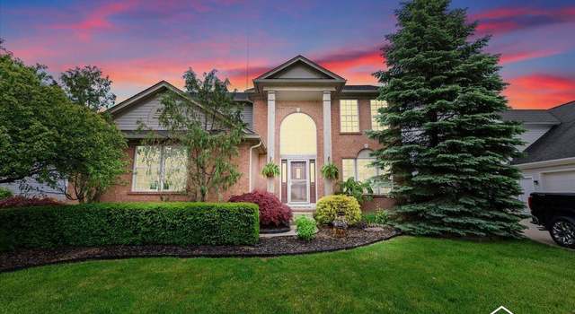 Photo of 27679 E Mockingbird Dr, Flat Rock, MI 48134