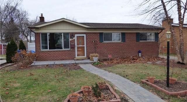 Photo of 6230 Fairwood Dr, Dearborn Heights, MI 48127