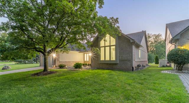 Photo of 3145 Point Of The Woods Dr, West Bloomfield, MI 48324