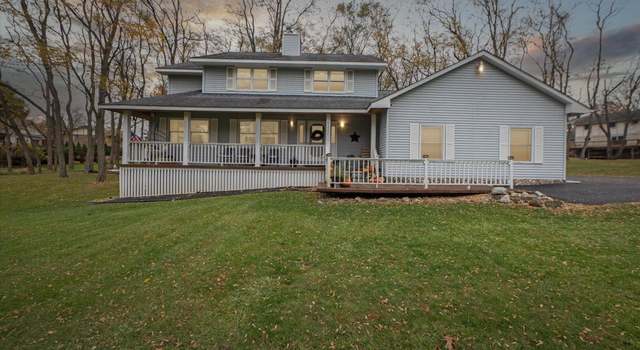 Photo of 9327 Lake Crest Dr, Whitmore Lake, MI 48189