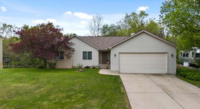 Photo of 815 Esther Dr, Lake Orion, MI 48362