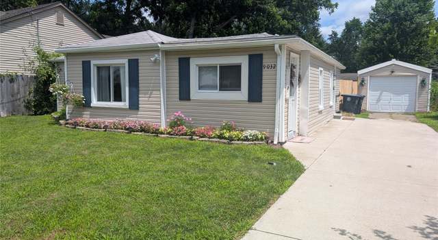 Photo of 9032 Deering St, Livonia, MI 48150