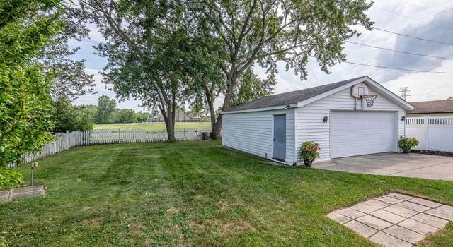 Photo of 19043 Hyde Park Dr, Woodhaven, MI 48183