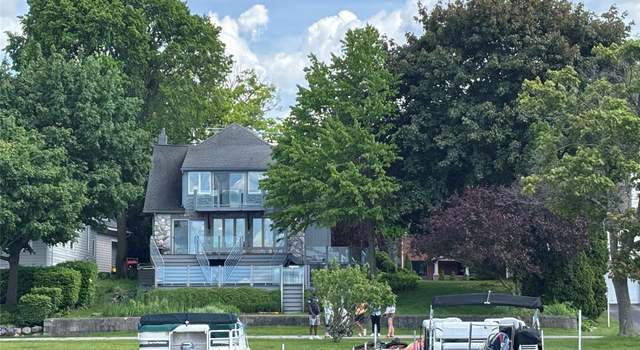 Photo of 2222 Garland St, Sylvan Lake, MI 48320