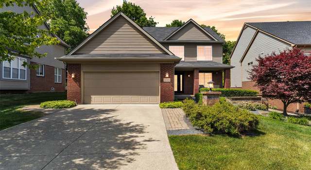 Photo of 50306 Cressnut Ct, Northville, MI 48168