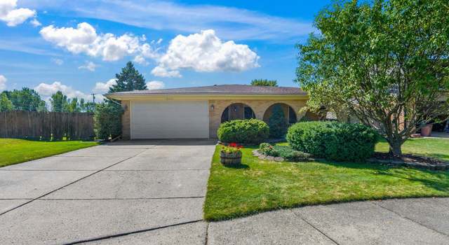 Photo of 18624 Elm Ct, Macomb Township, MI 48044