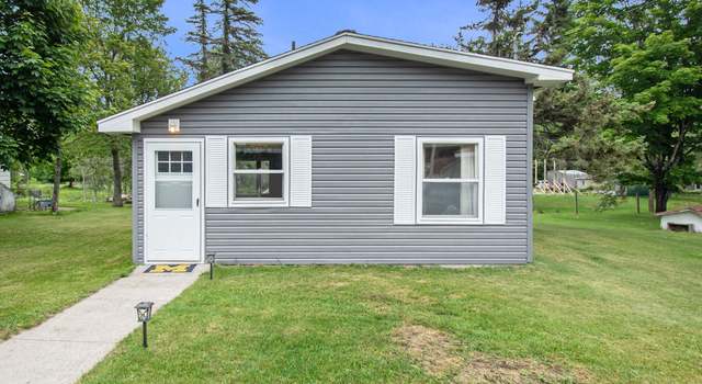 Photo of 6954 Lakeview Dr, Hubbard Lake, MI 49747