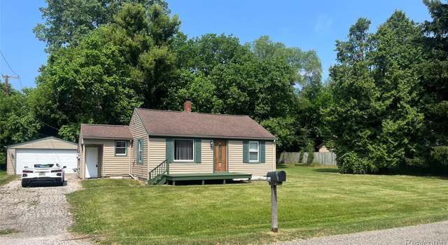 Photo of 46261 Harry St, Utica, MI 48317