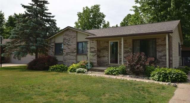 Photo of 41073 Oak Hill Dr, Clinton Township, MI 48038