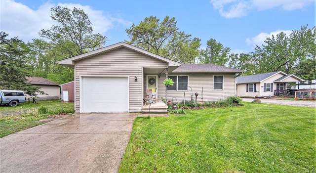 Photo of 9582 Palmer Rd, Whitmore Lake, MI 48189