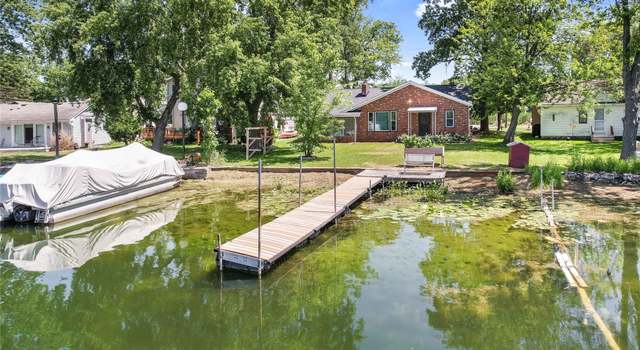 Photo of 8802 Riverside Dr, Brighton, MI 48116
