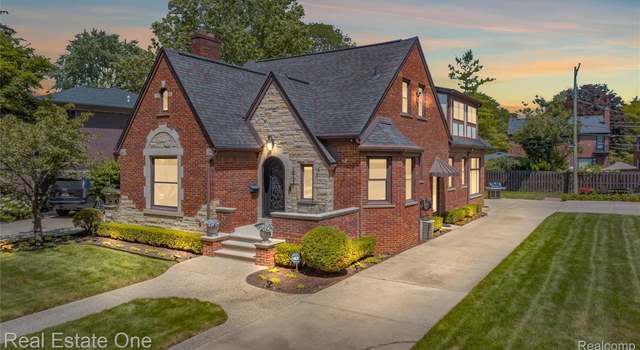 Photo of 8124 Huntington Rd, Huntington Woods, MI 48070