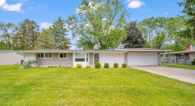 Photo of 2098 Helmsford Dr, Wolverine Lake, MI 48390