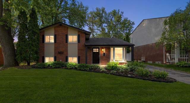 Photo of 726 Woodlawn Ave, Royal Oak, MI 48073