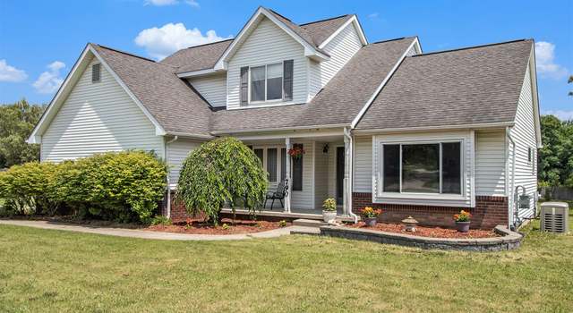 Photo of 790 Vivian Ln, Oxford, MI 48371