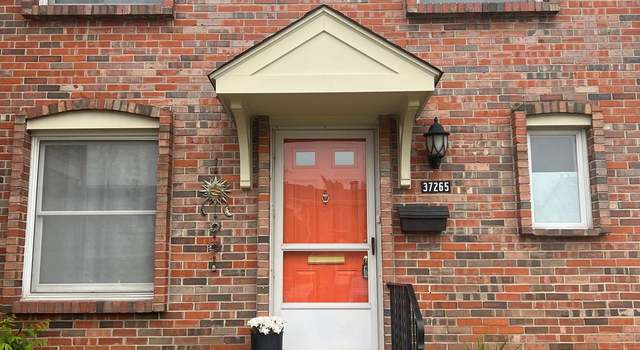 Photo of 37265 Great Oaks Ct, Clinton Township, MI 48036