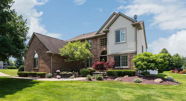 Photo of 25919 Carriage Ln, South Lyon, MI 48178