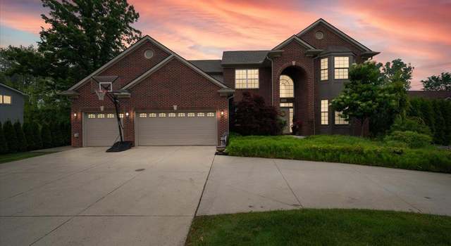 Photo of 915 Harris Dr, Troy, MI 48083