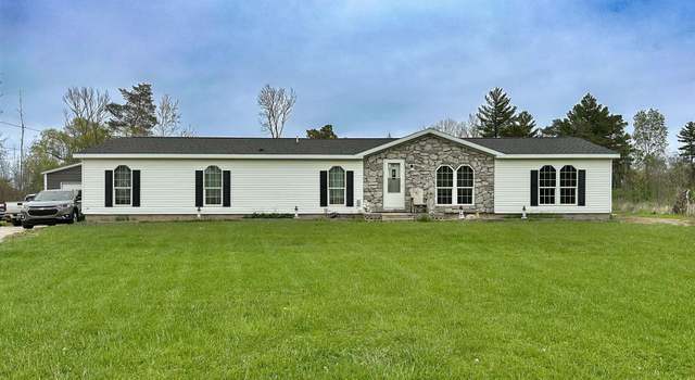 Photo of 1076 N Lakeshore Rd, Harbor Beach, MI 48441