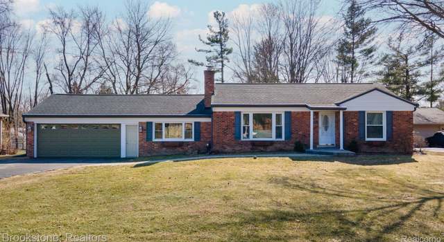 Photo of 391 Elmhill Rd, Rochester Hills, MI 48306