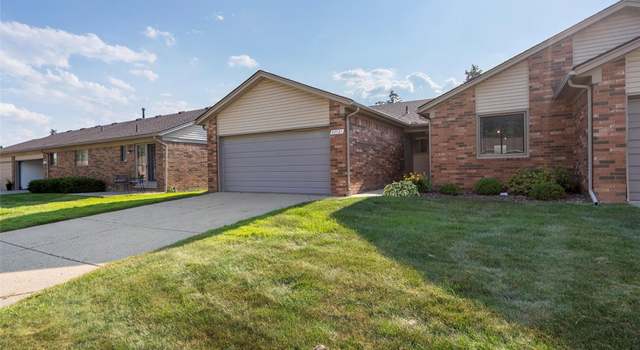 Photo of 32721 Stoneybrook Ln, Macomb, MI 48026