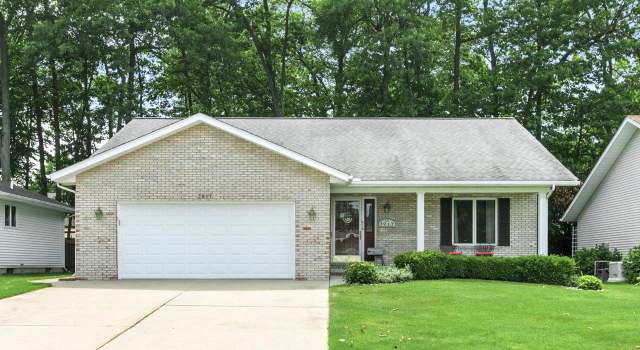 Photo of 3917 Oak Hills Cir, Port Huron, MI 48060