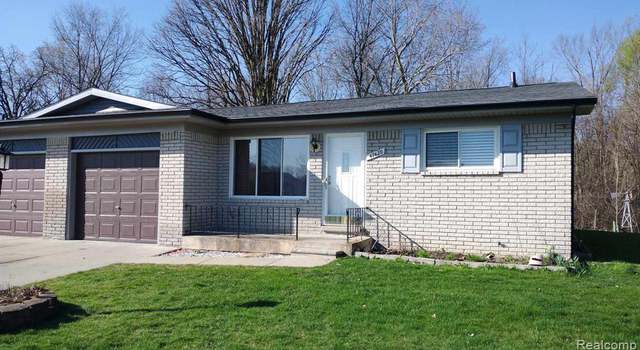 Photo of 47420 Brent Ct, Chesterfield Twp, MI 48047