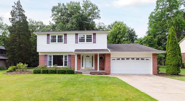 Photo of 8327 Burning Bush Rd, Grosse Ile Township, MI 48138