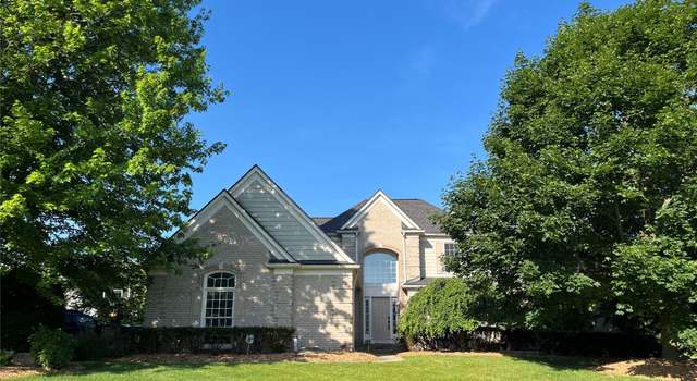 Photo of 3387 Sussex Dr, Rochester, MI 48306