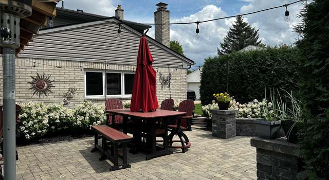 Photo of 16263 Fairway St, Livonia, MI 48154