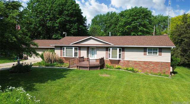 Photo of 516 Sunnyslope Dr, Flushing, MI 48433