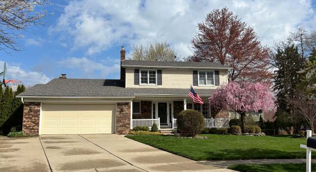 Photo of 14475 Woodside Dr, Livonia, MI 48154