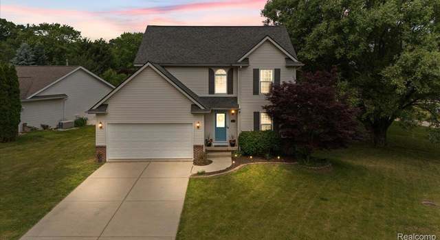 Photo of 315 Valleyview Dr, Linden, MI 48451