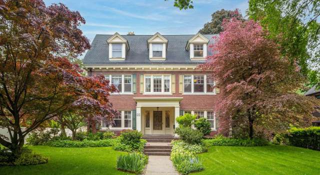 Photo of 1121 Buckingham Rd, Grosse Pointe, MI 48230