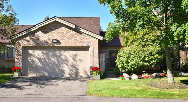 Photo of 27295 Apple Blossom Ln, Southfield, MI 48034