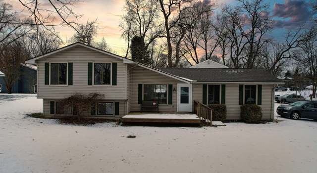 Photo of 650 Polvadera St, Commerce Twp, MI 48382