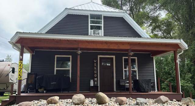 Photo of 225 N Center St, Six Lakes, MI 48886