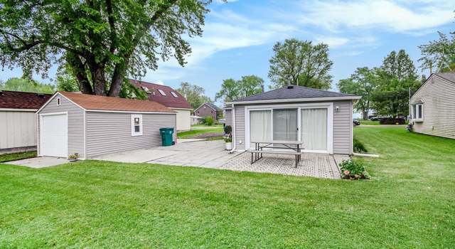 Photo of 35274 Lake Dr, Rockwood, MI 48173