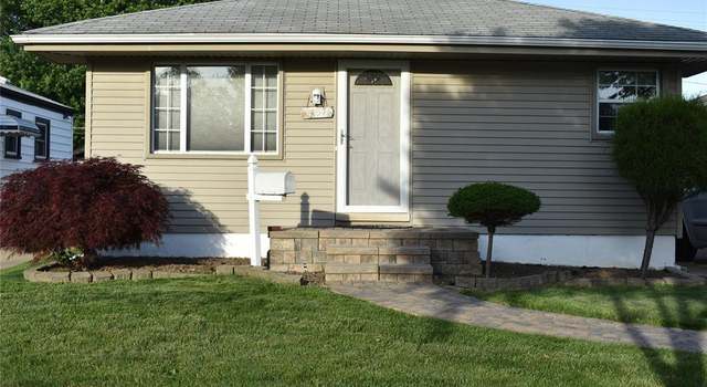 Photo of 24578 Lexington Ave, Eastpointe, MI 48021